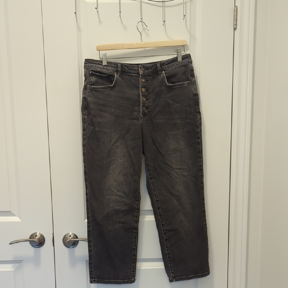 RW&CO. Women's High Rise, Straight leg, crop length Black Jeans in Size 32 GUC